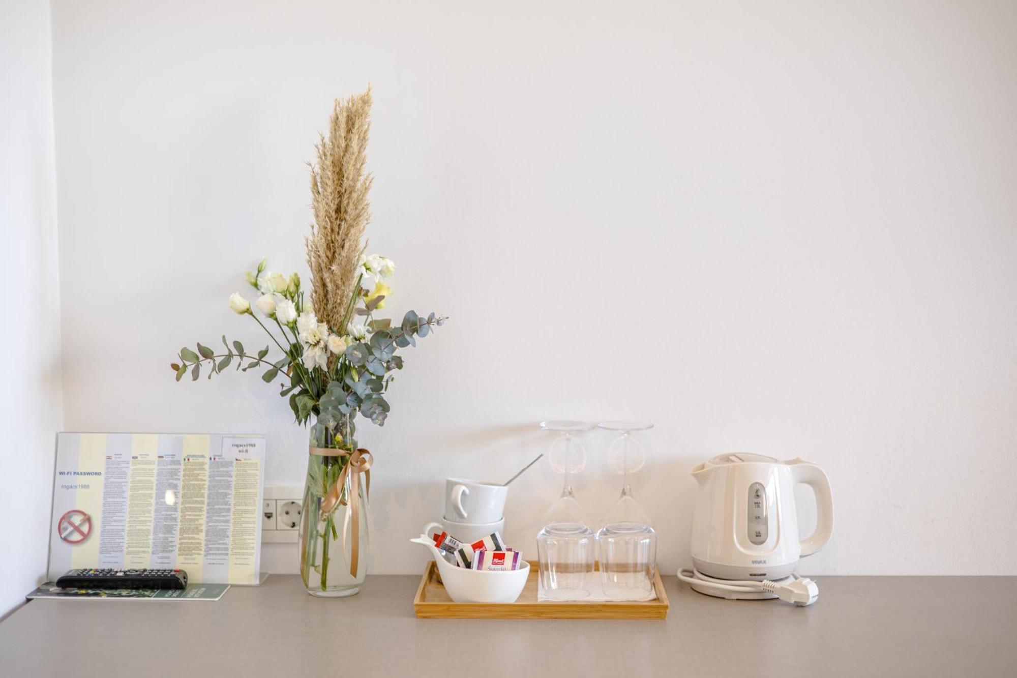 Rogac Rooms & Restaurant 오미스 외부 사진