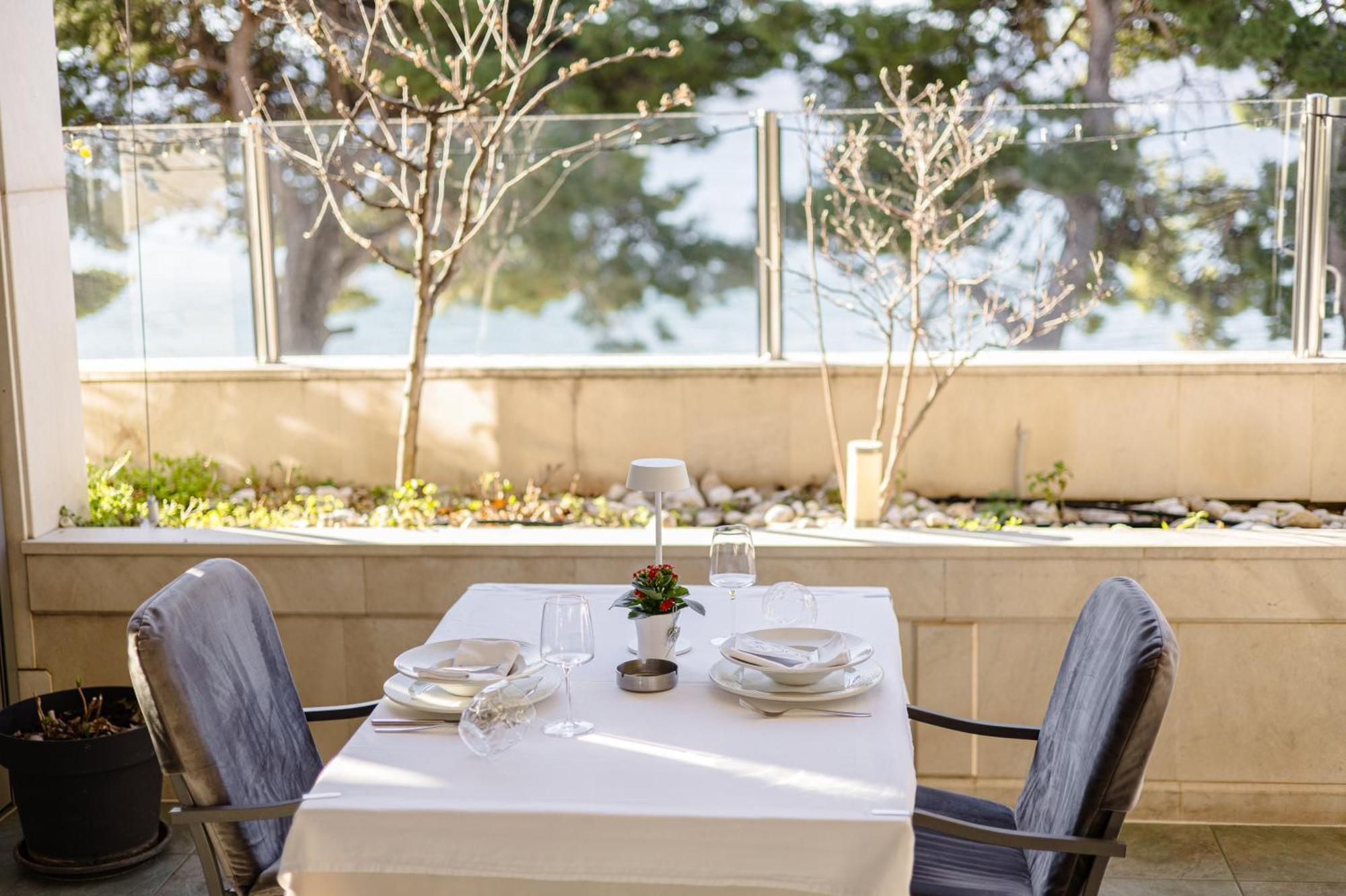 Rogac Rooms & Restaurant 오미스 외부 사진