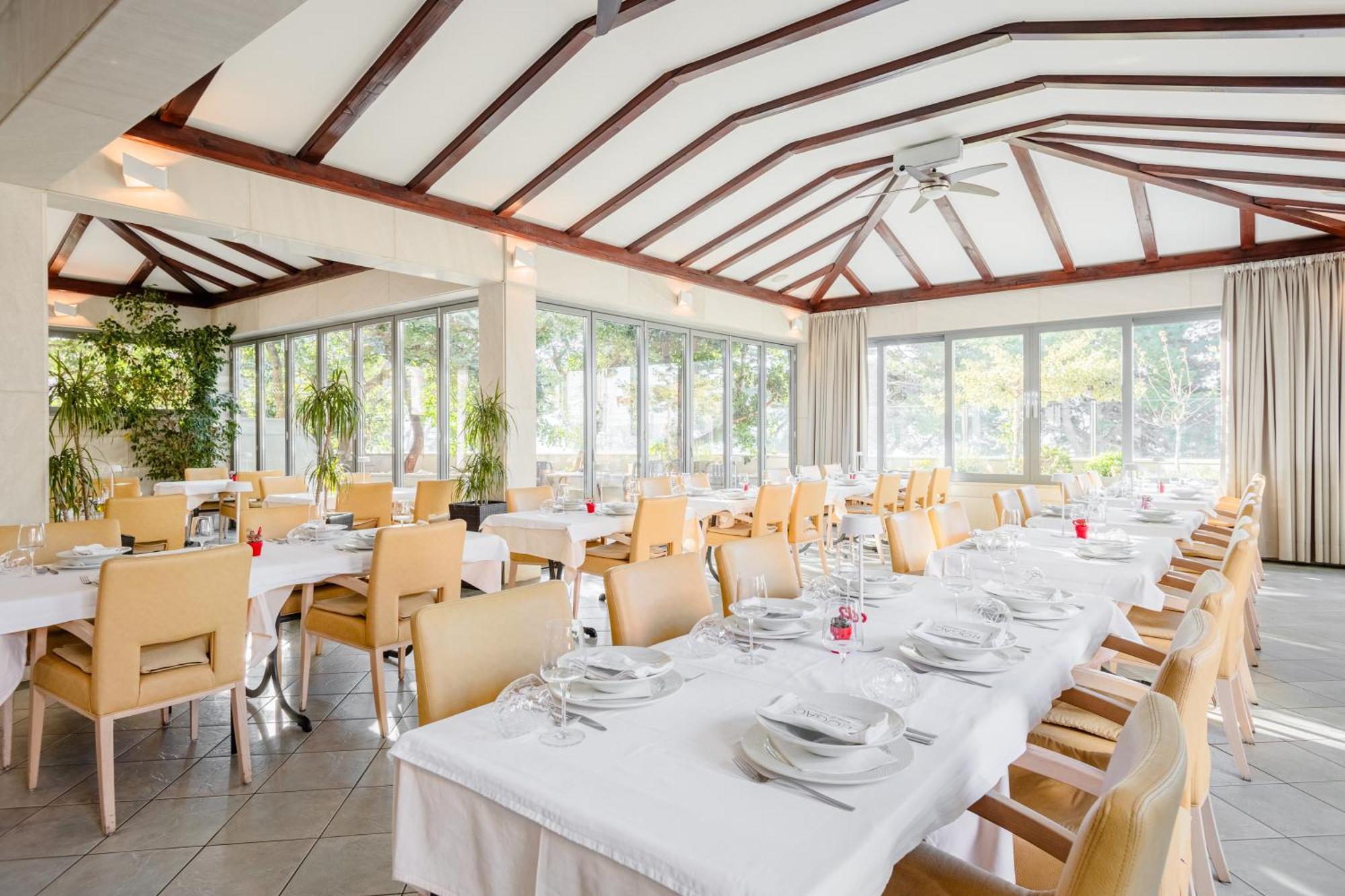 Rogac Rooms & Restaurant 오미스 외부 사진