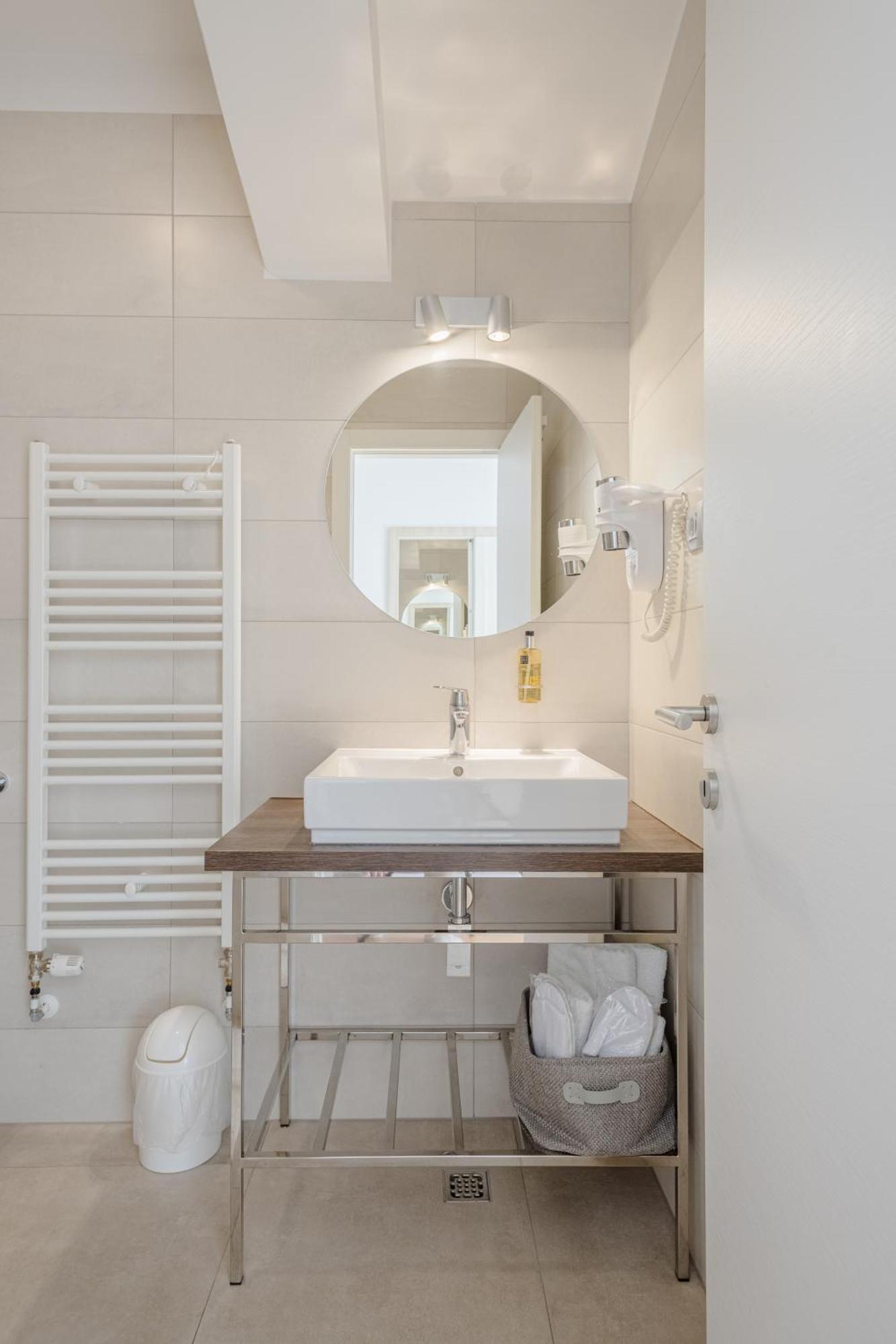 Rogac Rooms & Restaurant 오미스 외부 사진