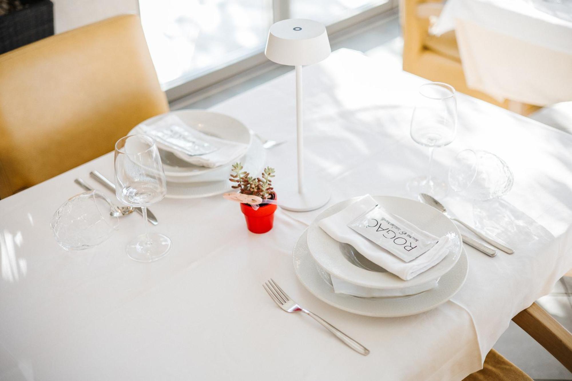 Rogac Rooms & Restaurant 오미스 외부 사진